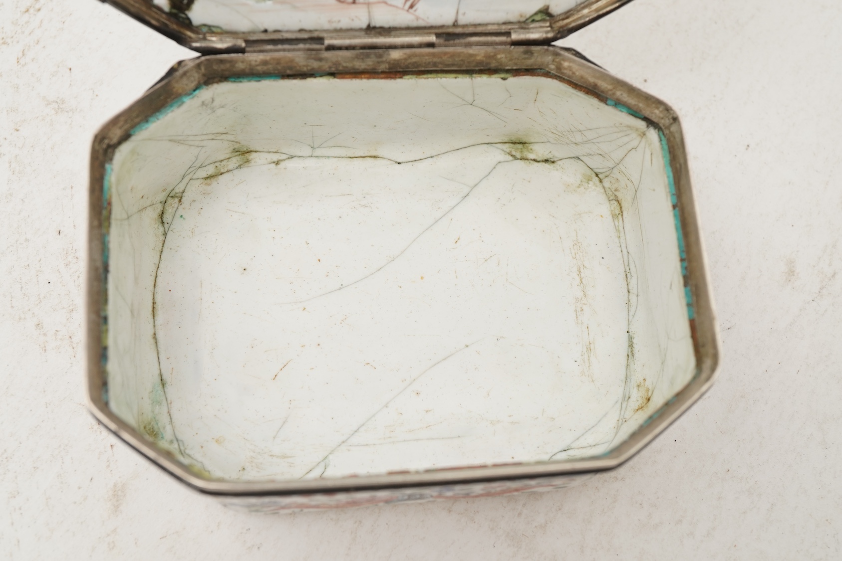 A Chinese Guangzhou enamel European subject snuff box, 18th century